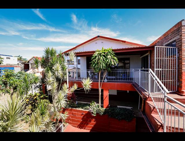 13 BEDROOM HOUSE FOR SALE IN CLARE ESTATE
